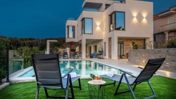 Luxury villa on Pag only 50 meters from the sea! 