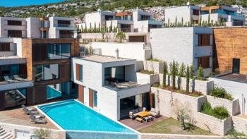Villa de luxe dans la nouvelle communauté moderne de villas de 1ère ligne dans la région de Primošten 