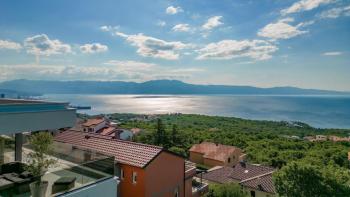 Angebaute Villa mit Pool und Panoramablick auf das Meer in Kostrena Sveta Lucija 