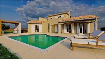 Villa with swimming pool in Buje 