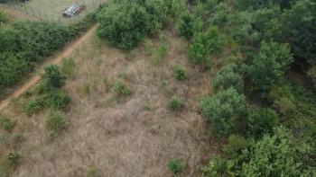 Städtisches T2-Grundstück in Valbandon, Fažana, 500 Meter vom Meer entfernt! 