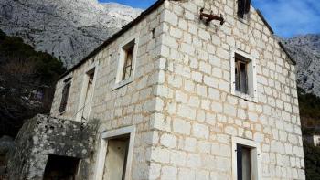 Solid stone house for renovation in Bast on 4000 sq.m. of land 