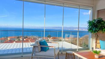Luxusně zařízený apartmán v blízkosti moře, jacuzzi, panoramatický výhled na moře v Ičići 
