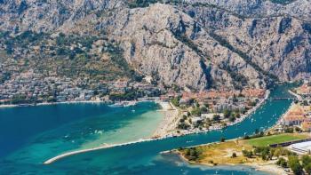 Building land plot 100 meters from the beach in Marusici 