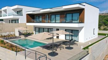 Eine außergewöhnliche moderne Villa mit Swimmingpool auf der Insel Pag, Region Novalja 