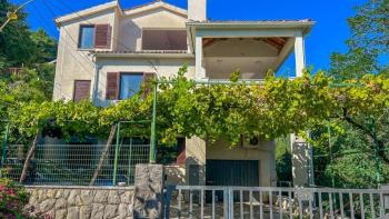 Skvělá investice - samostatně stojící dům jen 80 m od moře v Ika, Opatijská riviéra! 