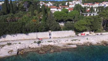 Unikátní vila na ostrově Hvar se soukromými schody k moři a kotvištěm 