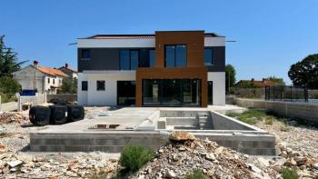 Design new villa with swimming pool in Marcana 