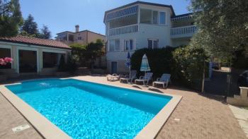 Apartment house with sea view in Fazana, 500 meters from the sea 