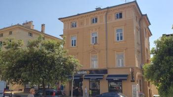 Prix baissé - Fantastique appartement au premier rang de la mer au centre d'Opatija dans une villa historique avec vue 