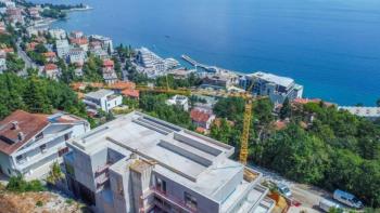 Gorgeous apartment of 239 sq.m. with private pool above the center of Opatija in an exclusive new building, garage, with sea view! 