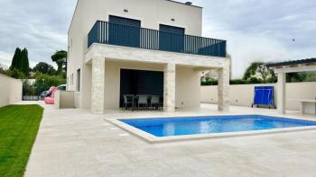 Villa in Umag, only 800 meters from the sea - from our hidden offer! 