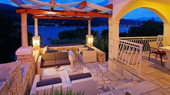 Boutique-hotel of 7 rooms by the sea on Korcula 