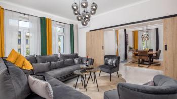 Exklusive Wohnung in einer österreichisch-ungarischen Villa in Lovran, mit Meerblick, 100 m vom Strand entfernt + 25m2 Wohnung 