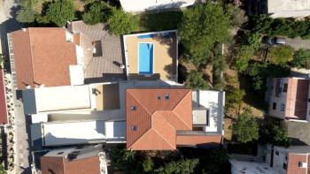 Apart-villa of 5 apartments first row to the sea in Selce 