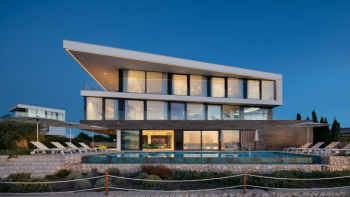 Magnifique villa moderne en 1ère ligne au bord de la plage dans la région de Zadar 