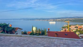 One-bedroom apartment in a new building in Opatija with a panoramic view of the sea and parking 