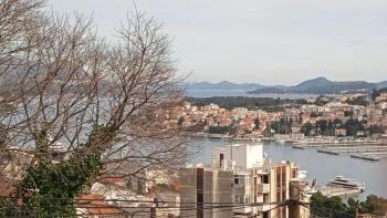 Investment property in Dubrovnik with sea views, only 100 meters from the sea 