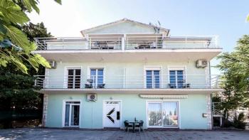 Maison de 8 appartements à Starigrad avec vue sur la mer 