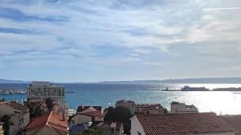 Appartement à Split avec vue sur la mer, à seulement 150 mètres de la mer 