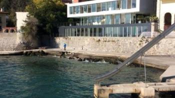 Atemberaubende Villa am Meer in Rijeka mit Panoramaverglasung 