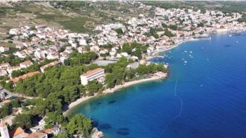 Une maison inachevée sur un terrain de 477 m², avec vue mer à Bol sur l'île de Brac 