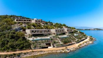 Neue moderne Villa auf der Insel Solta in einem Resort in erster Meereslinie 