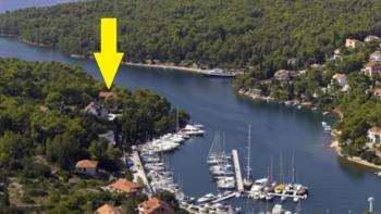 Unvollendete Villa in bester Lage, 1. Reihe vom Meer auf der Insel Hvar 