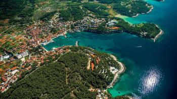 Terrain à bâtir en 1ère ligne de mer sur une île magique de Hvar dans la région de Jelsa ! 