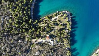 Absolut einzigartige Villa auf der Insel Brac, auf 8392 m² großem Grundstück, mit privatem Strand! 