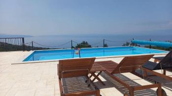 Einzigartiges neu erbautes Aparthotel in Opatija mit Pool- und Meerblick 