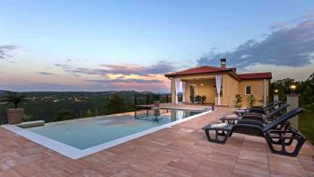 Ferienhaus mit Swimmingpool und Panoramablick in der Gegend von Rabac 