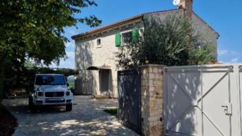 A beautiful stone villa with a sea view in Porec region 