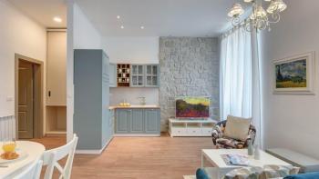 ISTRIEN, PULA Renovierte Wohnung im Wohnzimmer mit 3 Wohneinheiten 129 m2 - MEERBLICK!! 