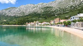 4 apartmanból álló apartmanház Igrane-ban a Makarska riviérán, 40 méterre a tengertől 