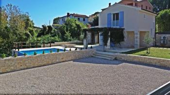 Confortable villa en pierre avec piscine dans le quartier de Labin 