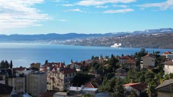 House of 205m2 with a beautiful view of the sea in Opatija centre - ideal to rebuild  