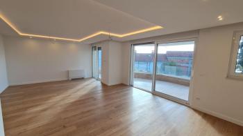 Nový apartmán se 3 ložnicemi v Opatiji 250 metrů od moře 