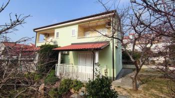 Haus zum Verkauf in Baška, Insel Krk, 500 Meter vom Meer entfernt 