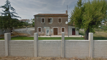 Maison familiale idéalement située à Porec à 3 km de la plage 