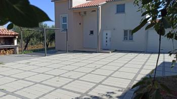 Furnished family house with a garage in a quiet location, Busoler, Pula 