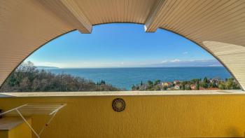 Elegant apartment in Lovran, 300m from the sea, view, terrace 