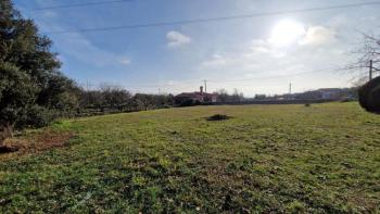 Urban land in Rovinj outskirts, 3 km from the sea 