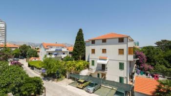 Bright apartment for sale in Split 300 meters from the sea 