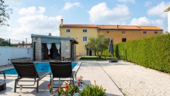 Stone villetta with swimming pool in a quiet village of Svetvincenat 