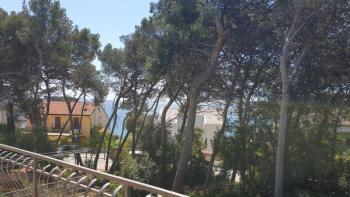 Apartment house just 40 m from the beach, high revenue! 