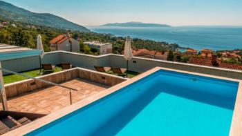 Penthouse of 165 m2 with panoramic sea views, with swimming pool 