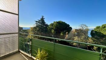 Cheap 2-bedroom apartment in Volosko area, Opatija, with sea views, 200 meters from the sea 