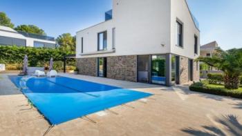 Ultramodern villa in Fazana just 150 meters from the sea and beach 