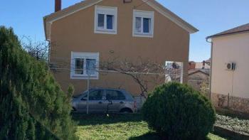 Maison avantageuse à Rovinj avec vue sur la mer, cca. 800 mètres de la mer 